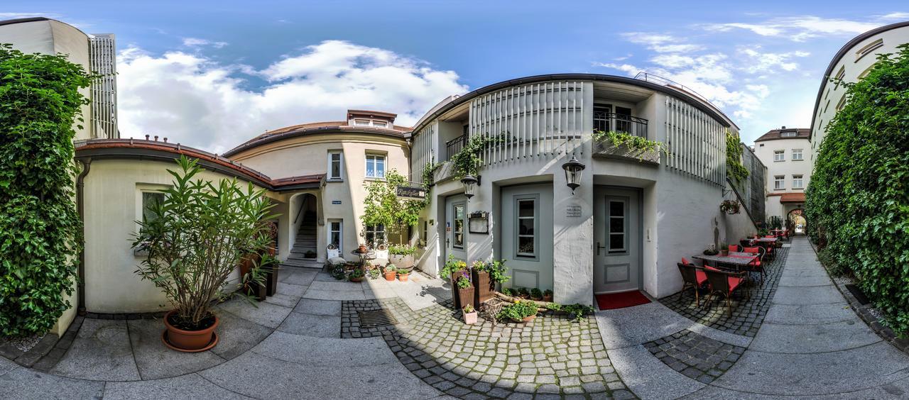 Akzent Hotel Goldner Hirsch Каменц Экстерьер фото