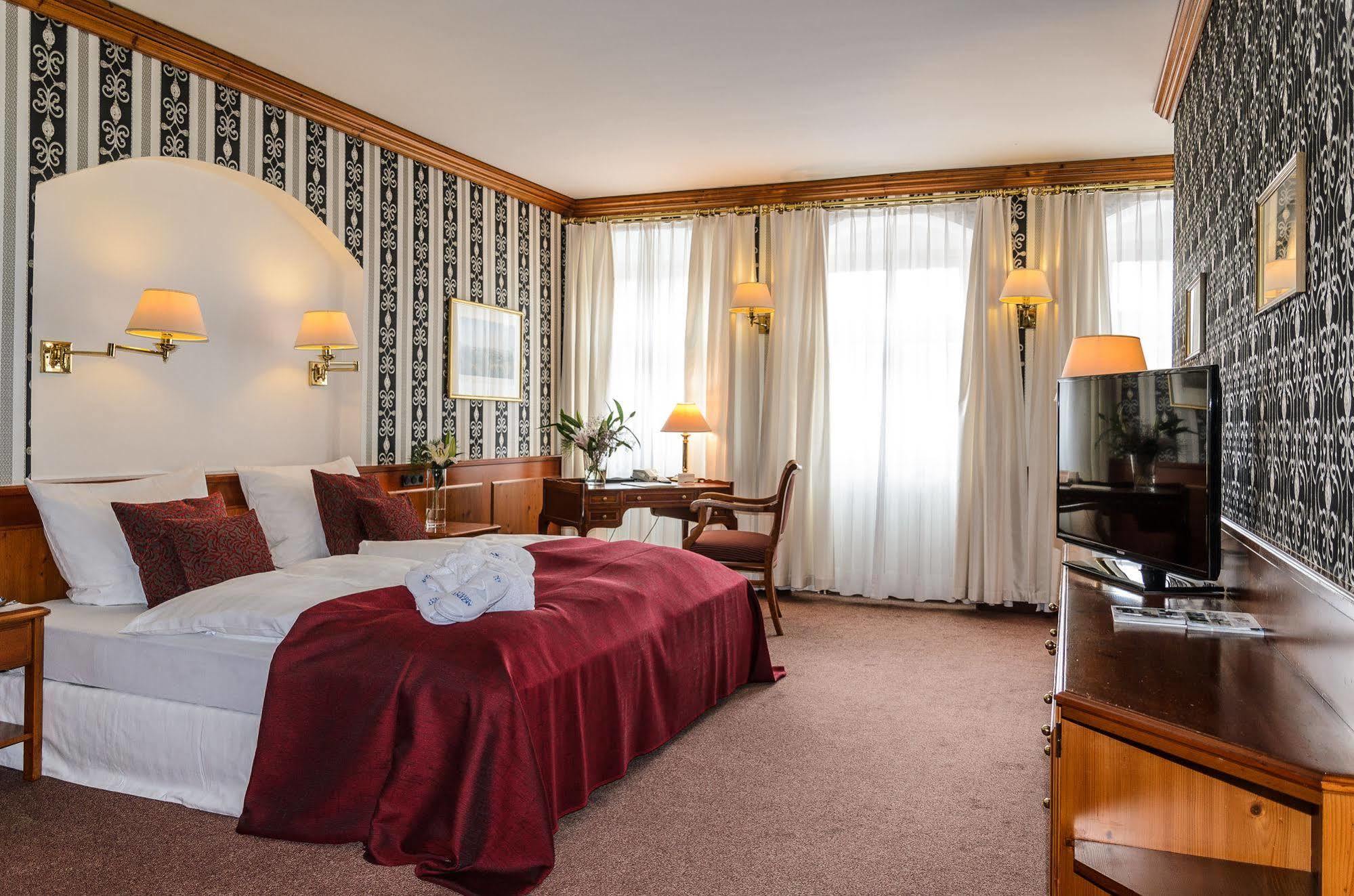 Akzent Hotel Goldner Hirsch Каменц Экстерьер фото