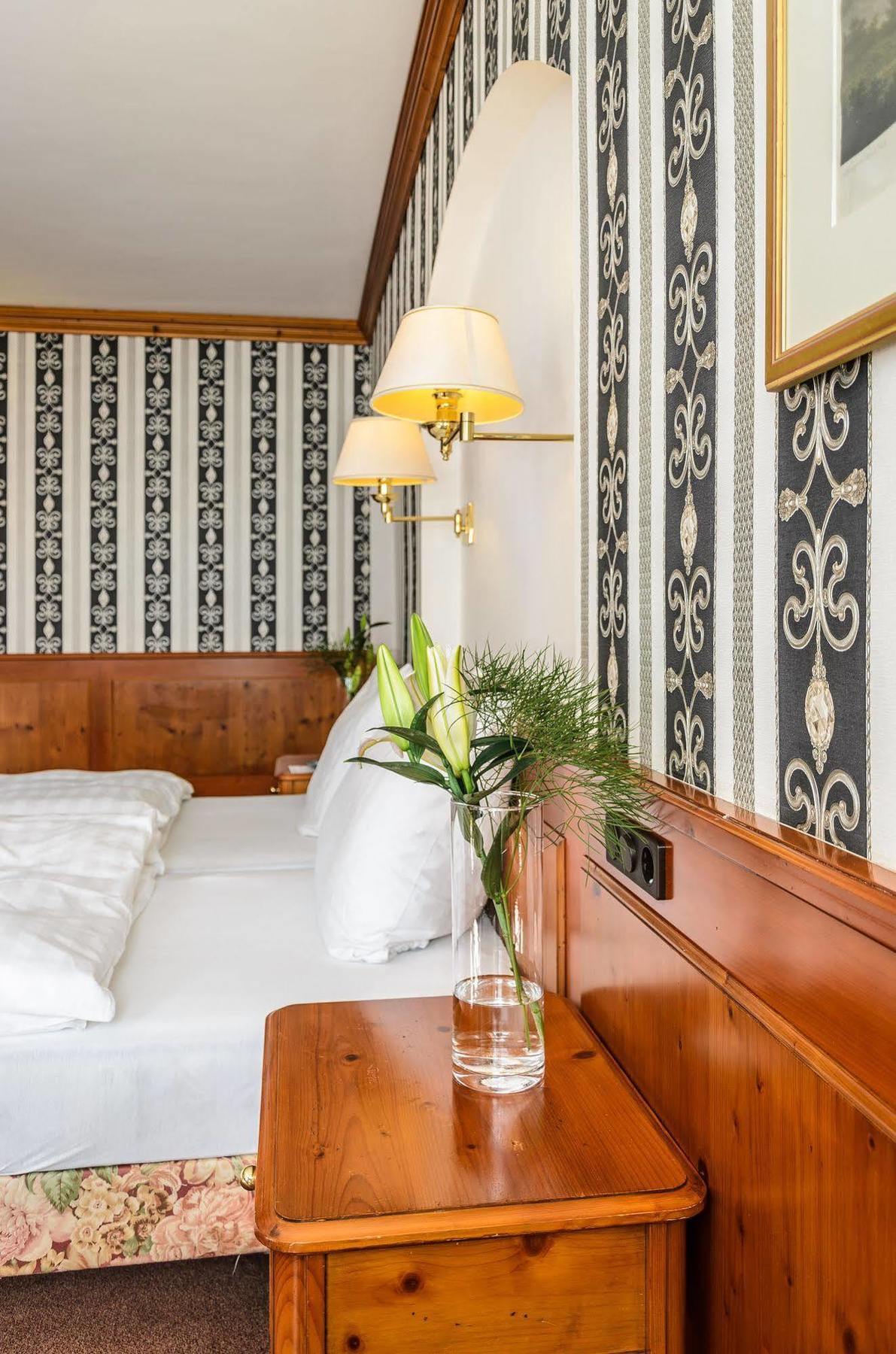 Akzent Hotel Goldner Hirsch Каменц Экстерьер фото