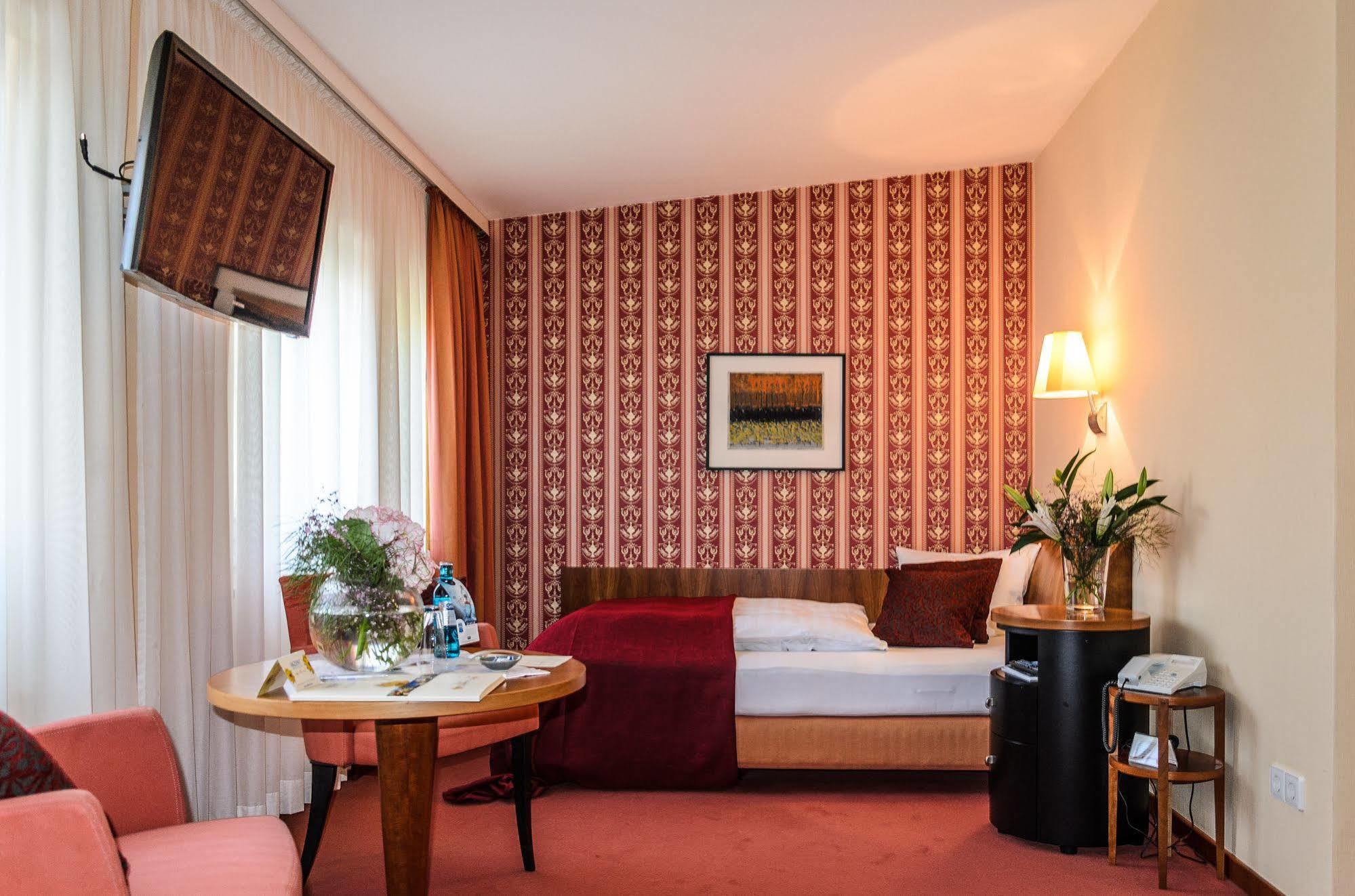 Akzent Hotel Goldner Hirsch Каменц Экстерьер фото