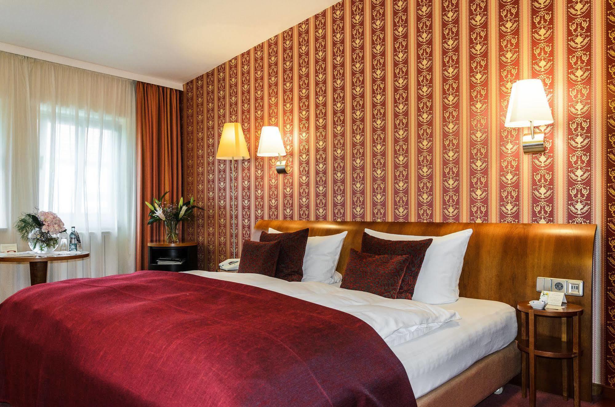 Akzent Hotel Goldner Hirsch Каменц Экстерьер фото